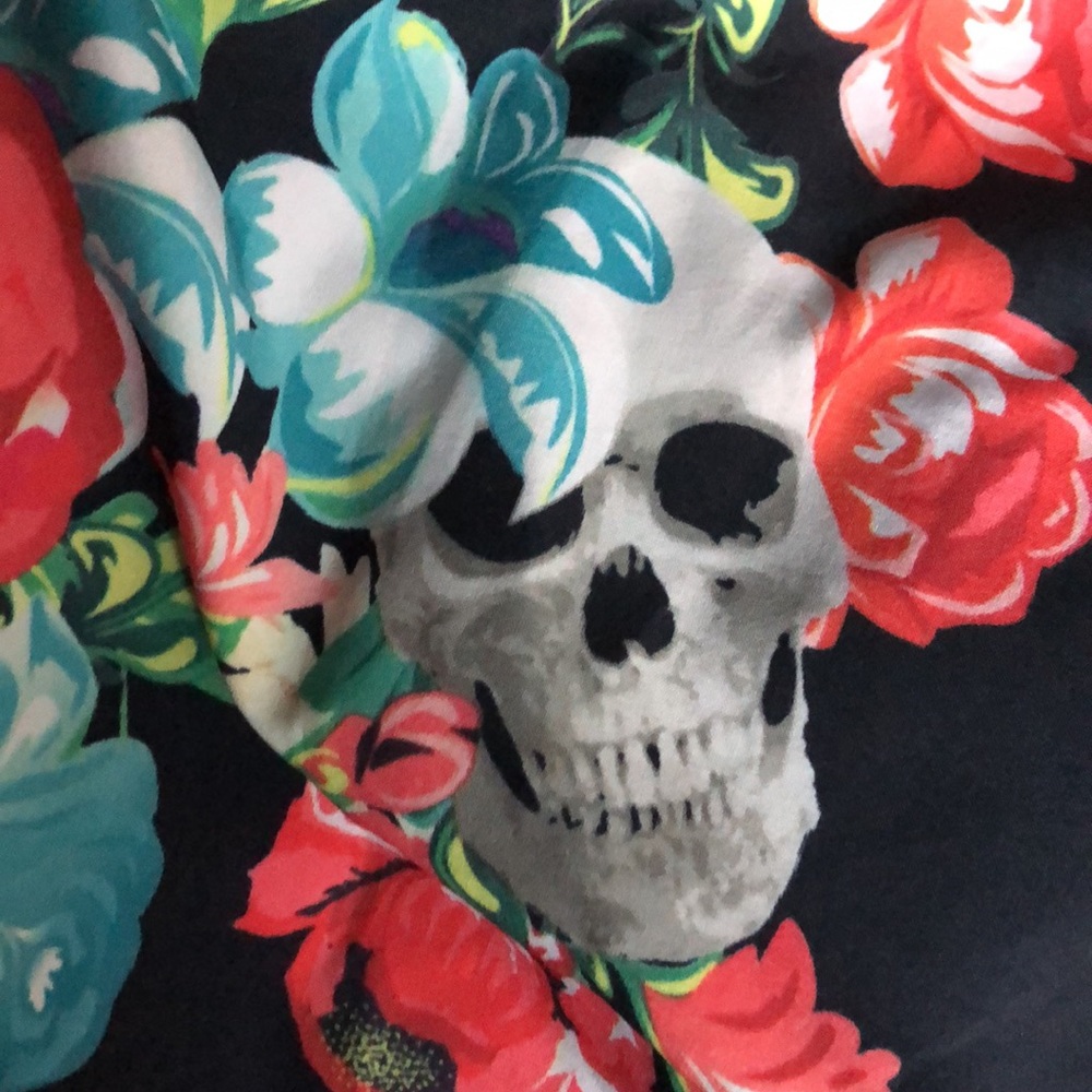 Cute floral & skulls dress. Low open back. - Picture 8 of 8